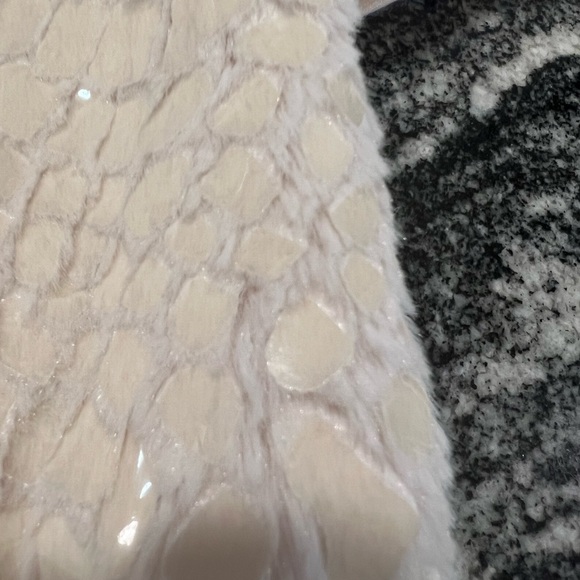 TAHARI ivory little short dress with appliqués - Picture 5 of 15